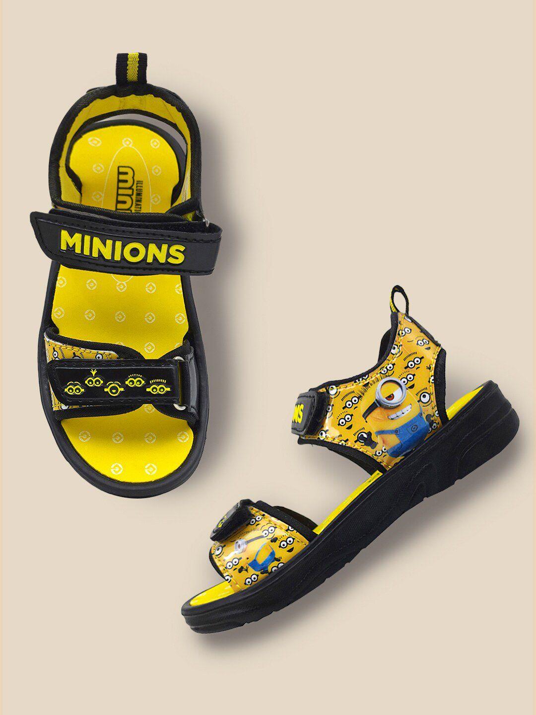 kids ville boys yellow & black minions printed sports sandals