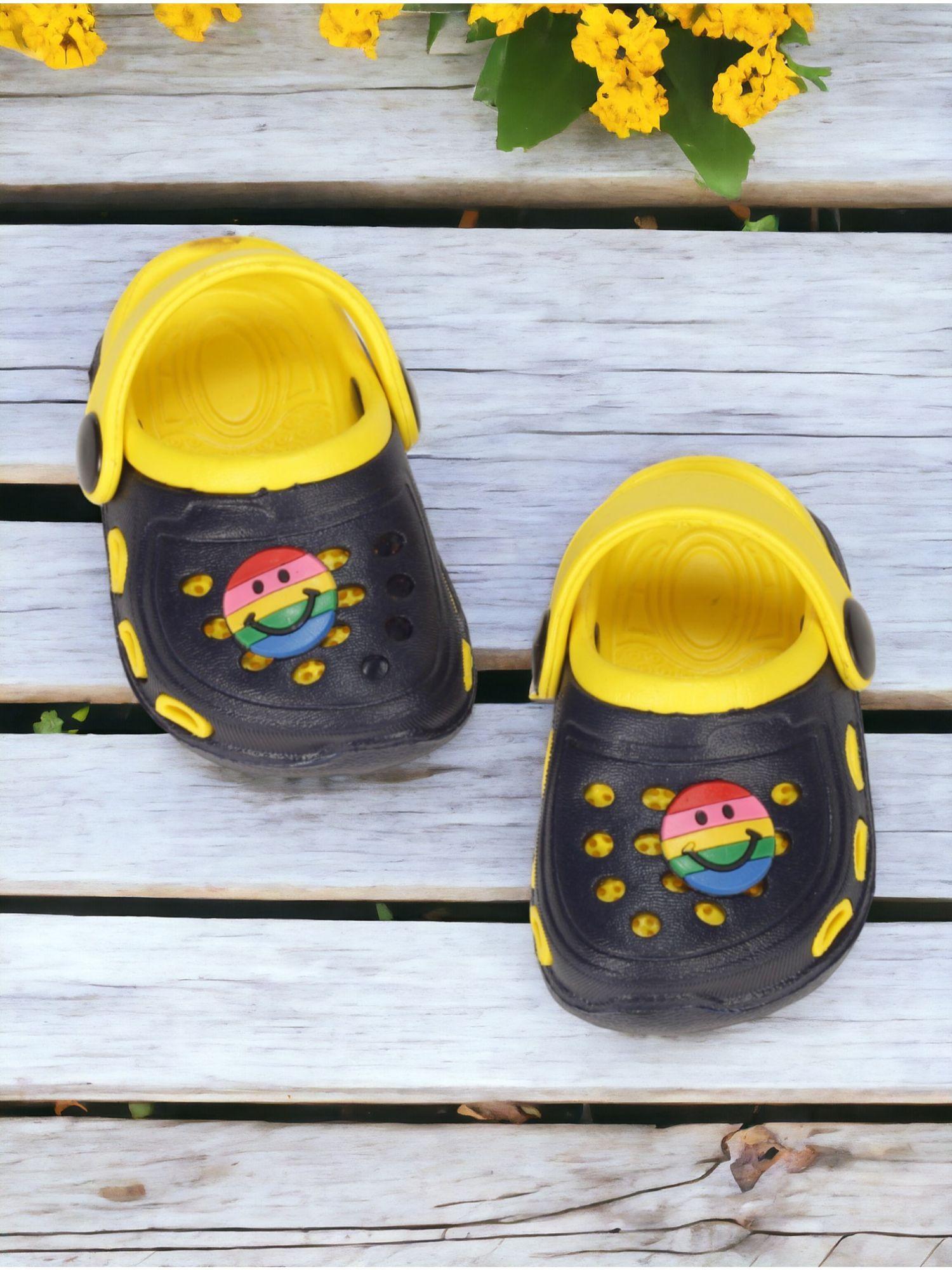 kids smiley applique anti-slip clogs - black