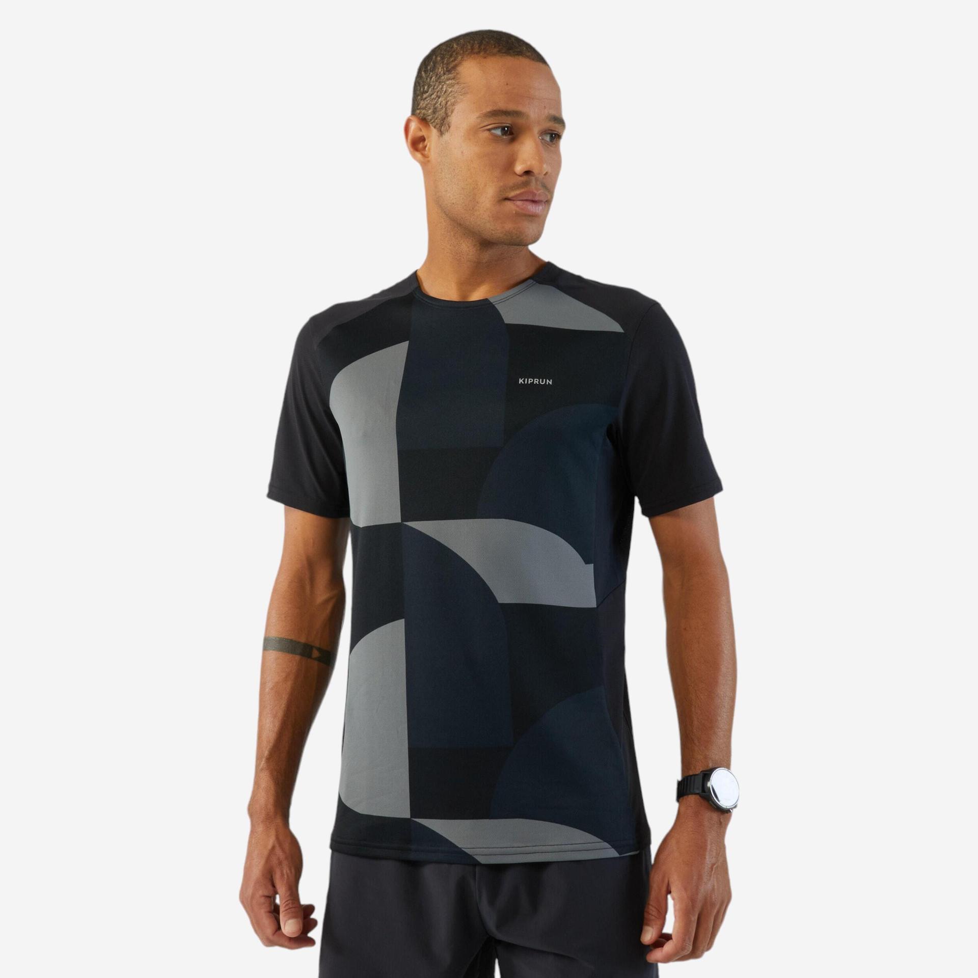 kiprun 900 light men's breathable running t-shirt - black/carbon grey