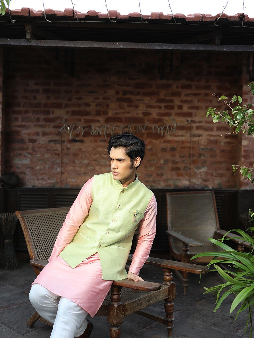 kisah men pink & white solid kurta with churidar & green nehru jacket