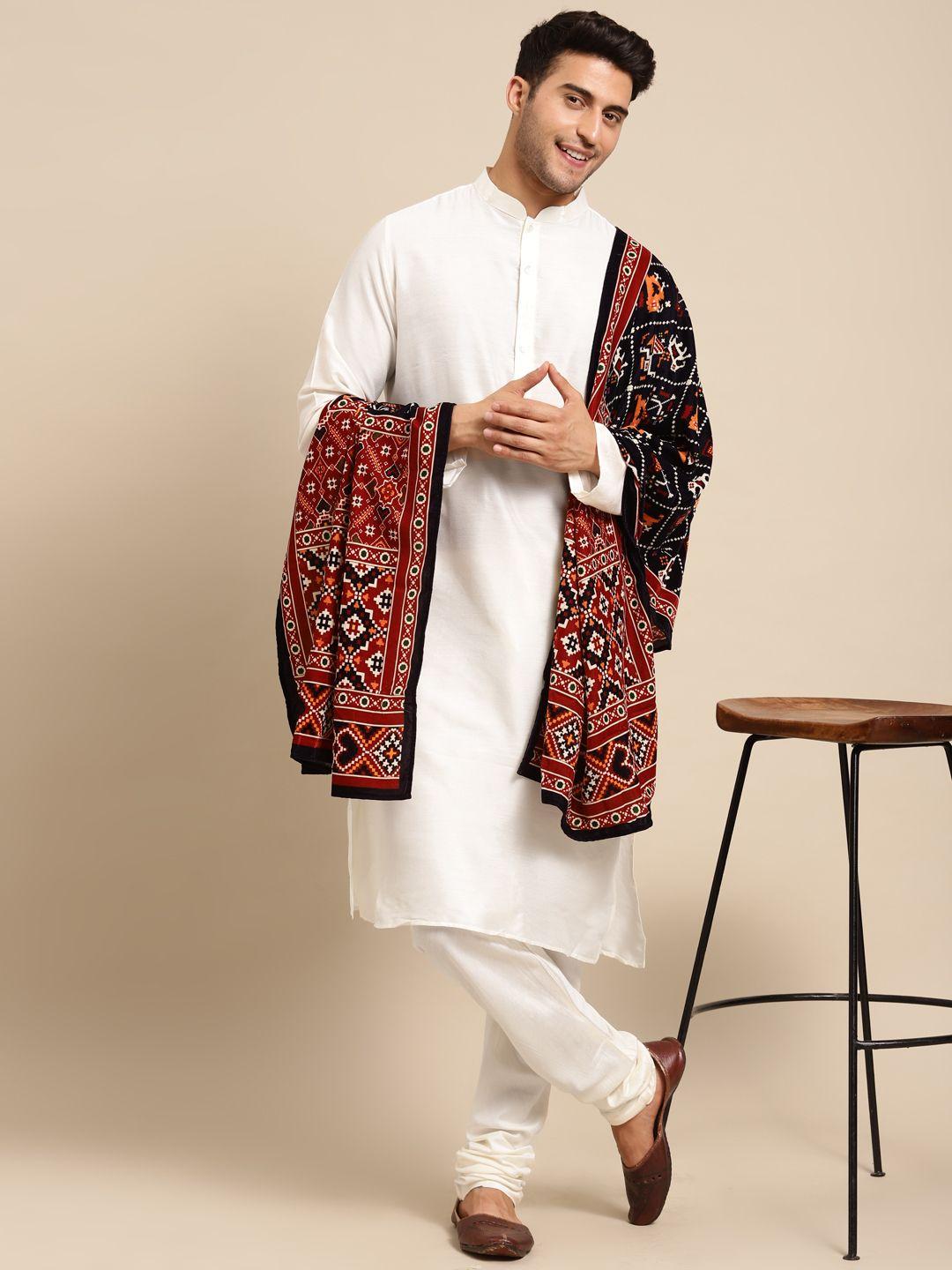 kisah men white kurta with churidar & shawl