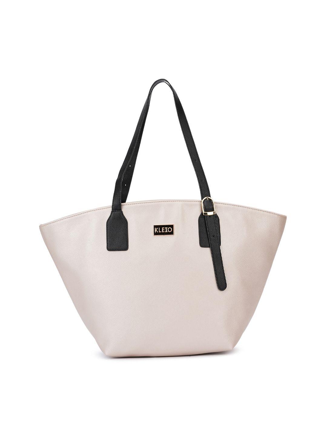 kleio cream-coloured pu structured handheld bag with tasselled