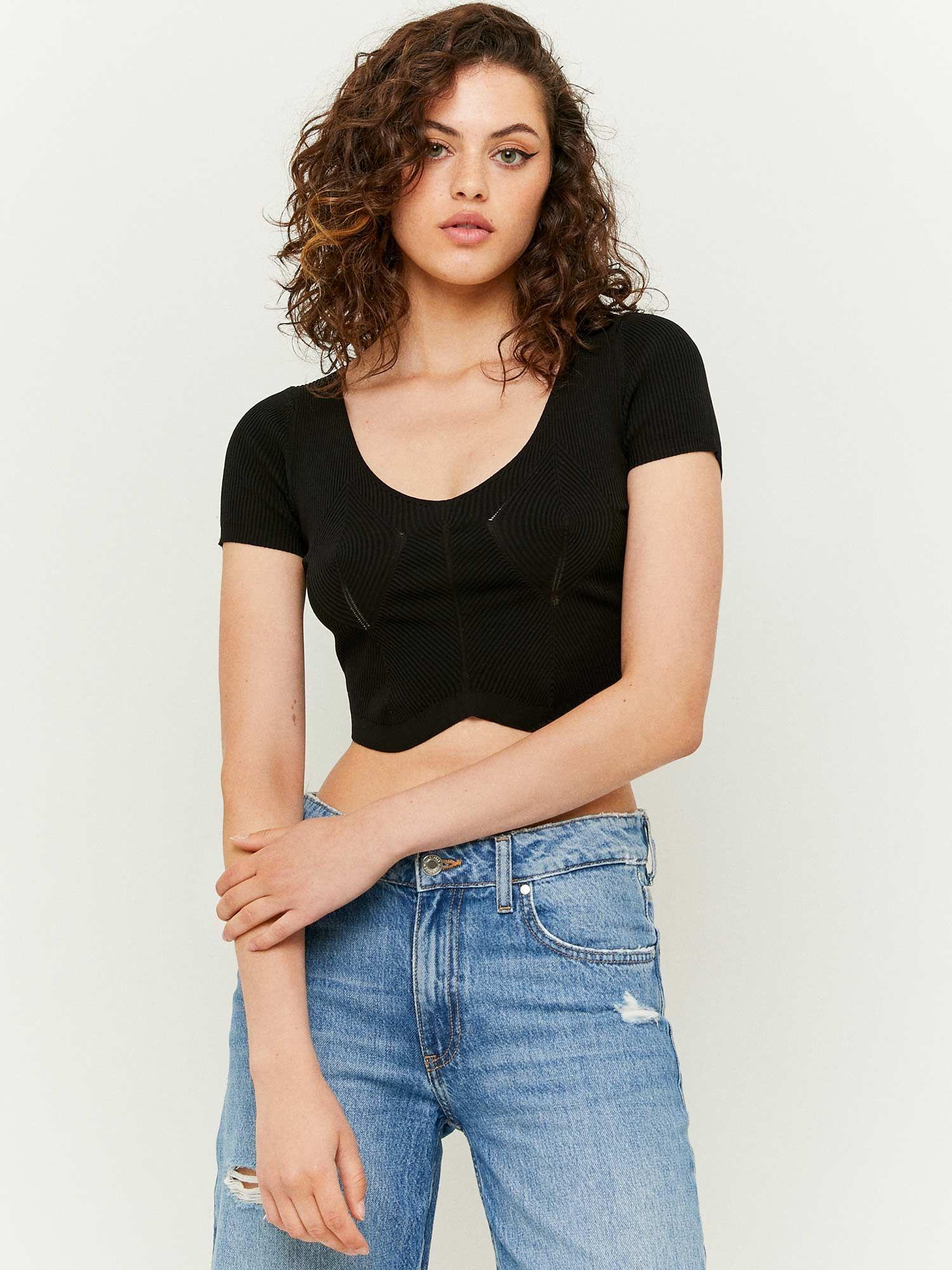 knit cropped pullover top in black