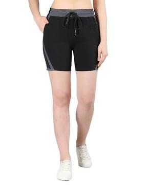 knit shorts with elasticated drawstring waist