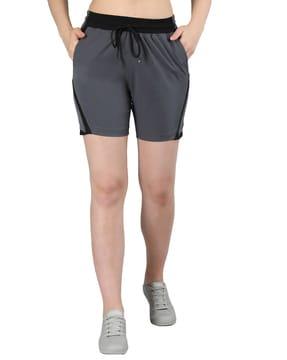 knit shorts with elasticated drawstring waist