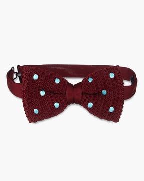 knitted bow-tie with embroidery