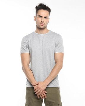 knitted round-neck slim fit t-shirt