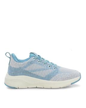 knitted running shoes with lace-up fastening