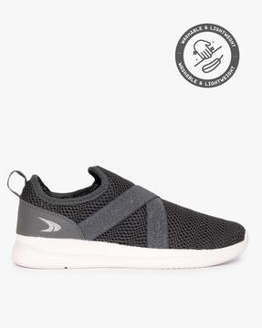 knitted slip-on sports shoes