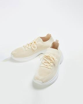 knitted sports shoes with lace fastening