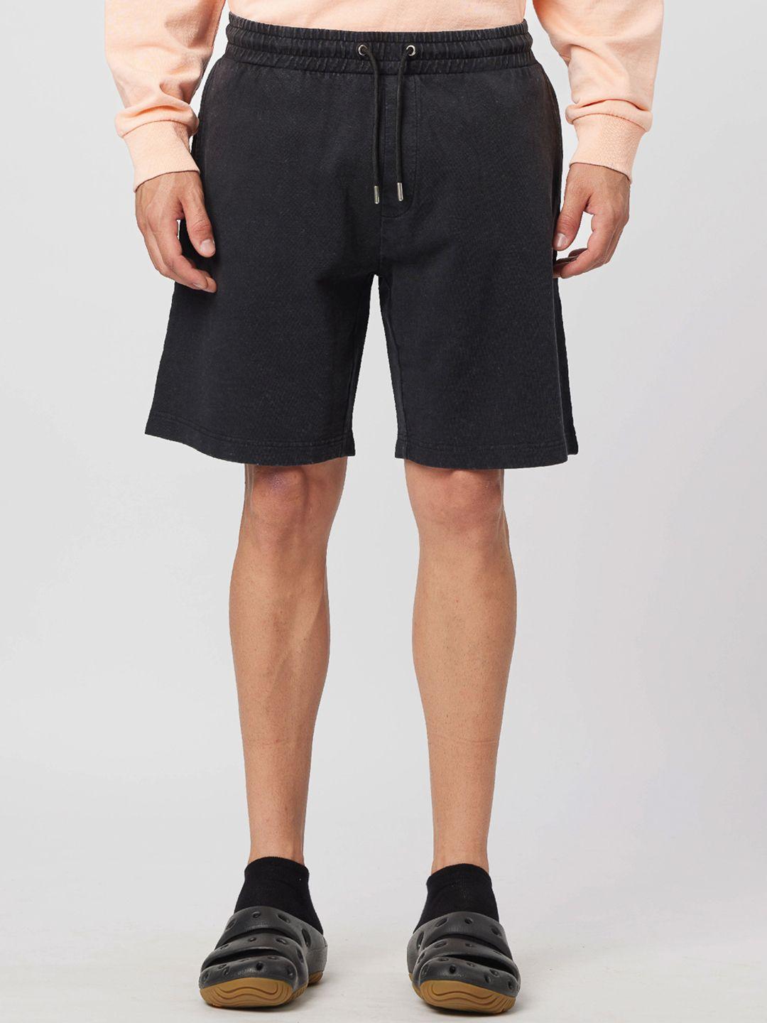 koovs men artist edit mid-rise pure cotton shorts