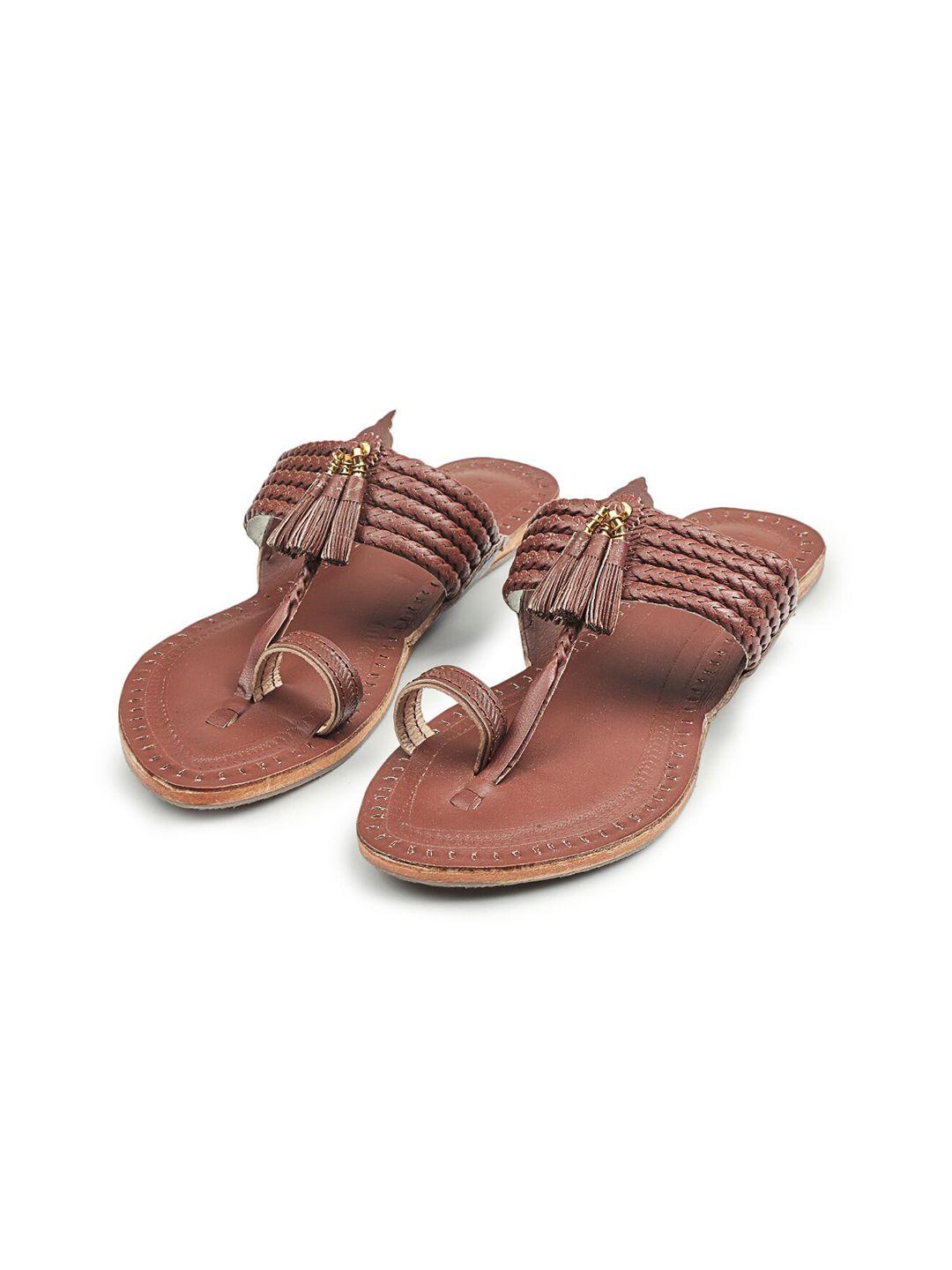 korakari textured tasselled leather ethnic one toe flats