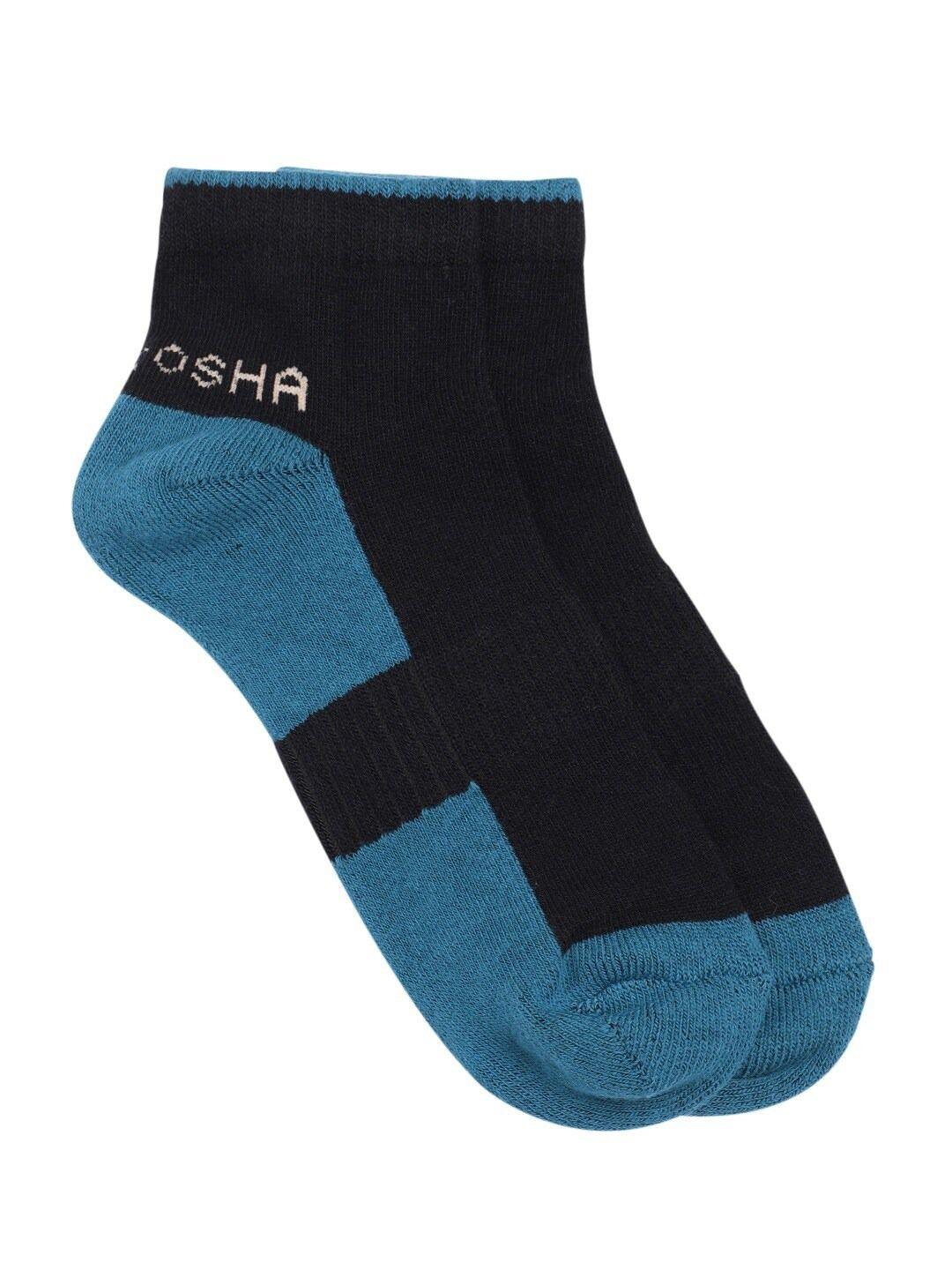 kosha men turquoise blue & black colourblocked ankle length cushioned cotton sports socks