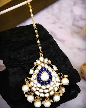 kundan-studded mangtikka with pearl drop