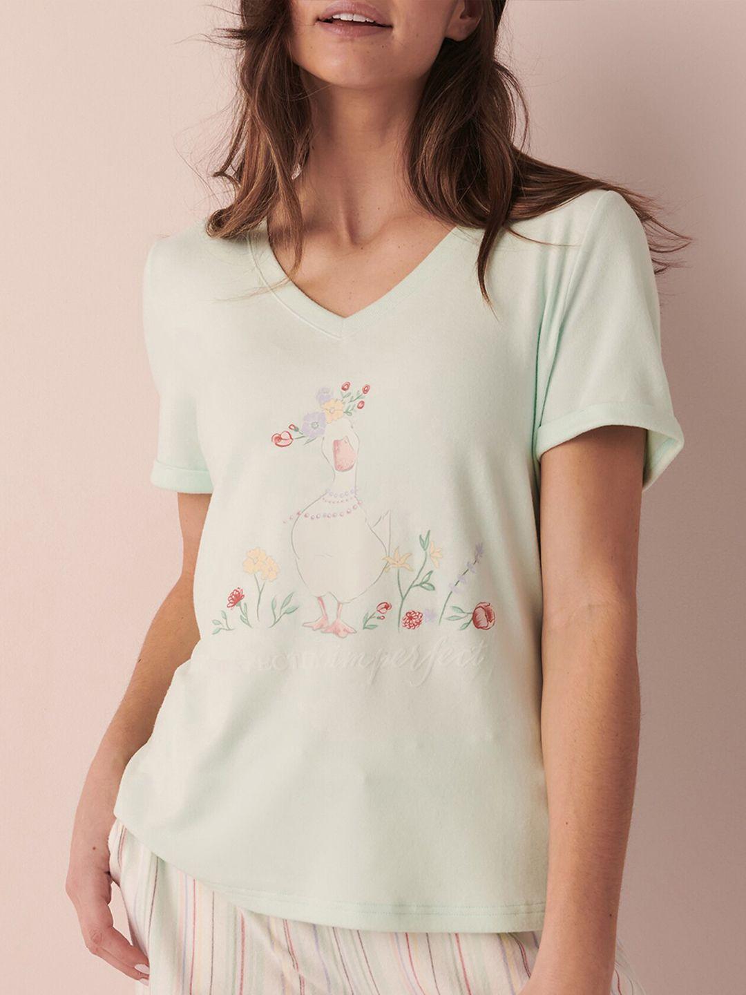 la vie en rose graphic printed v-neck t-shirt