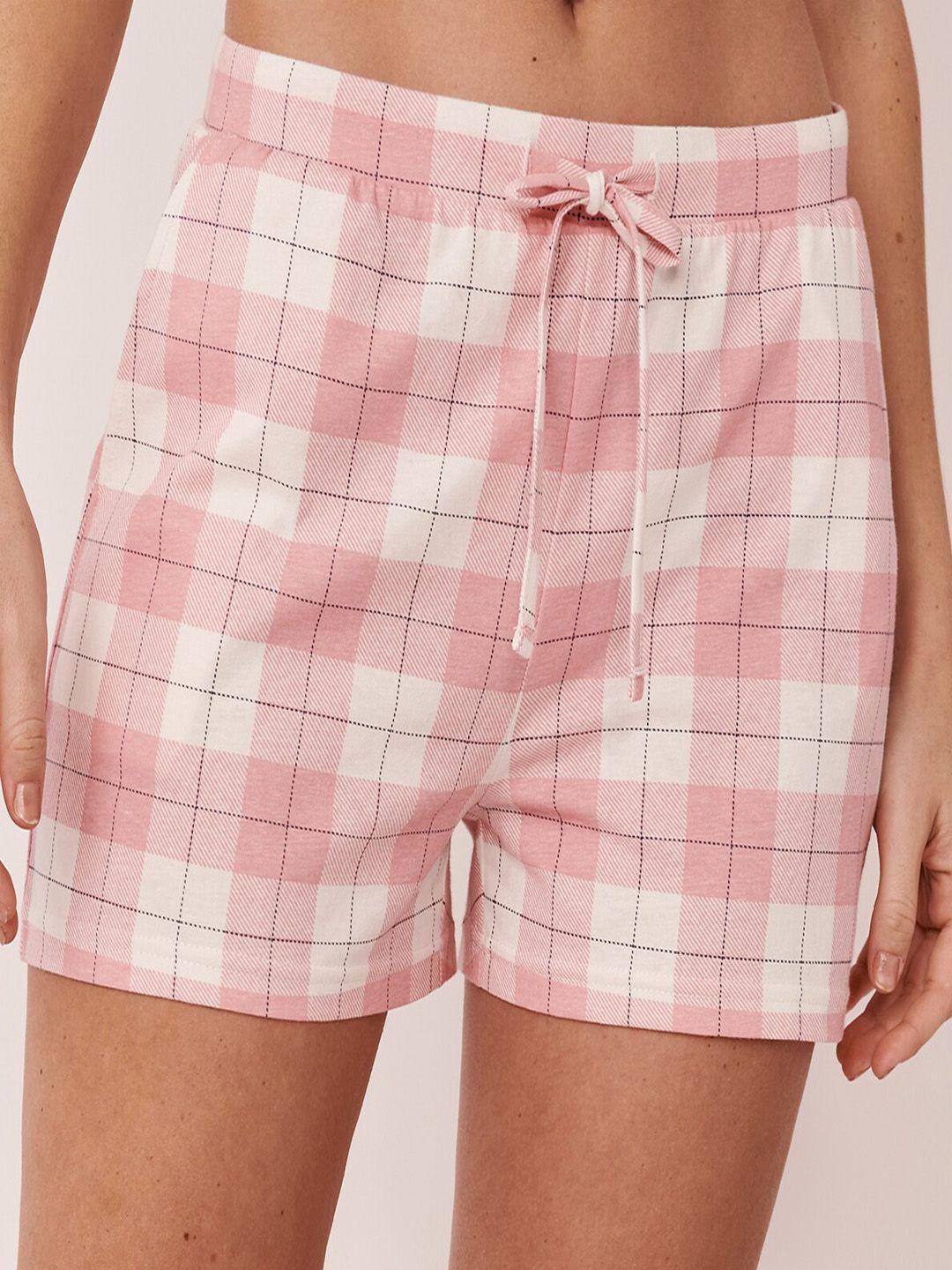 la vie en rose women checked pure cotton shorts