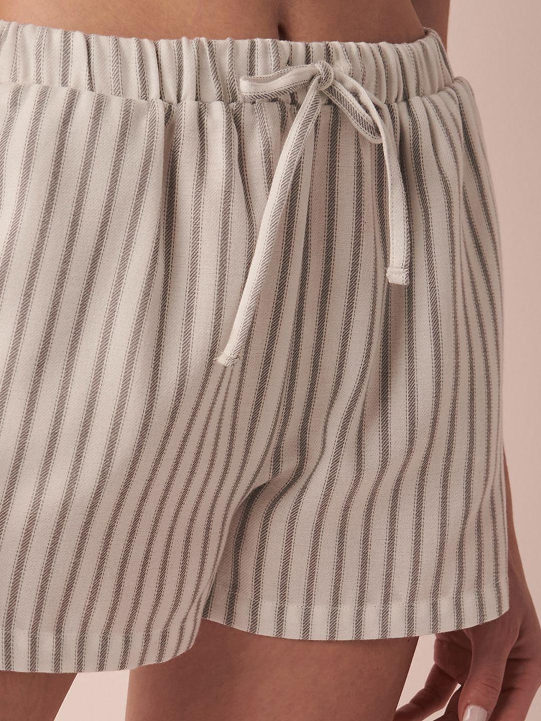 la vie en rose women striped mid-rise shorts