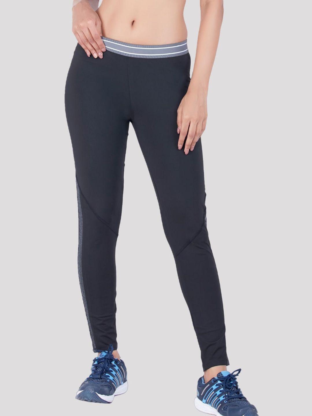 laasa  sports women black solid slim-fit track pants