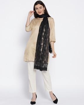 lace dupatta with scalloped hem