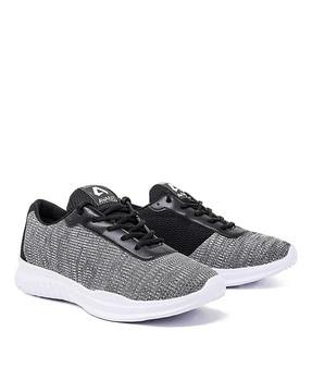 lace fastening low top sports shoes