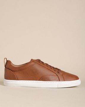 lace-up casual shoes with pull-up tab