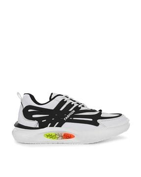 lace-up sneakers with low-tops ankle
