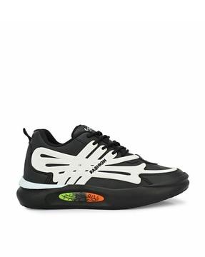 lace-up sneakers with low-tops ankle