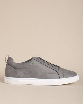 lace-up casual shoes with pull-up tab