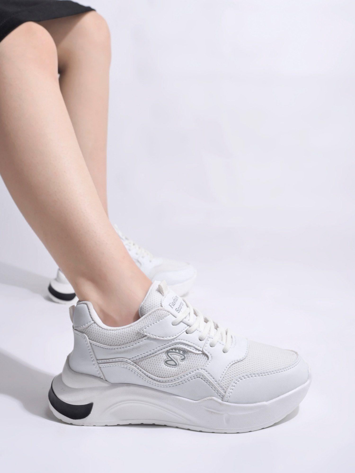 lace-up comfortable white sports shoes for girls