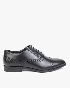 lace-up oxford shoes with brouging