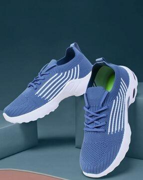 lace-up walking sports shoes