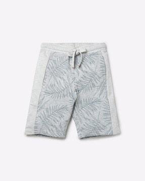 leaf print shorts with drawstring fastening