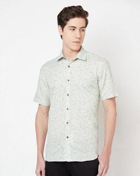 leaf print shirt with patch pocket