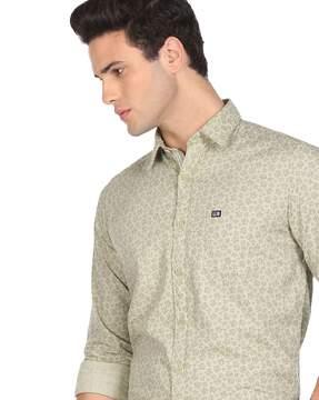 leaf print shirt with patch pocket