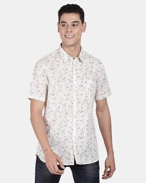 leaf print shirt with patch pocket