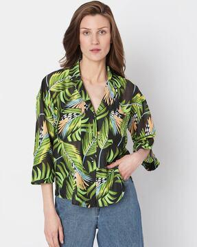 leaf print shirt with patch pocket