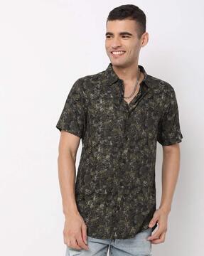 leaf print shirt with spread collar