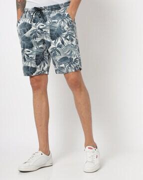 leaf print shorts with insert pockets