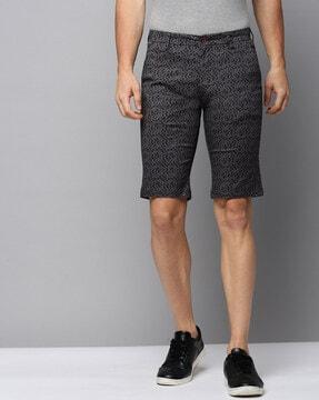 leaf print shorts with insert pockets