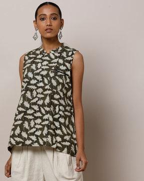 leaf print sleeveless top