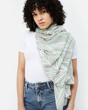 leaf print stole