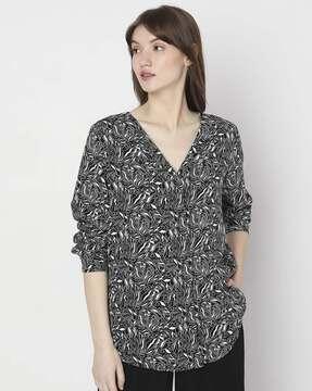 leaf print v-neck top