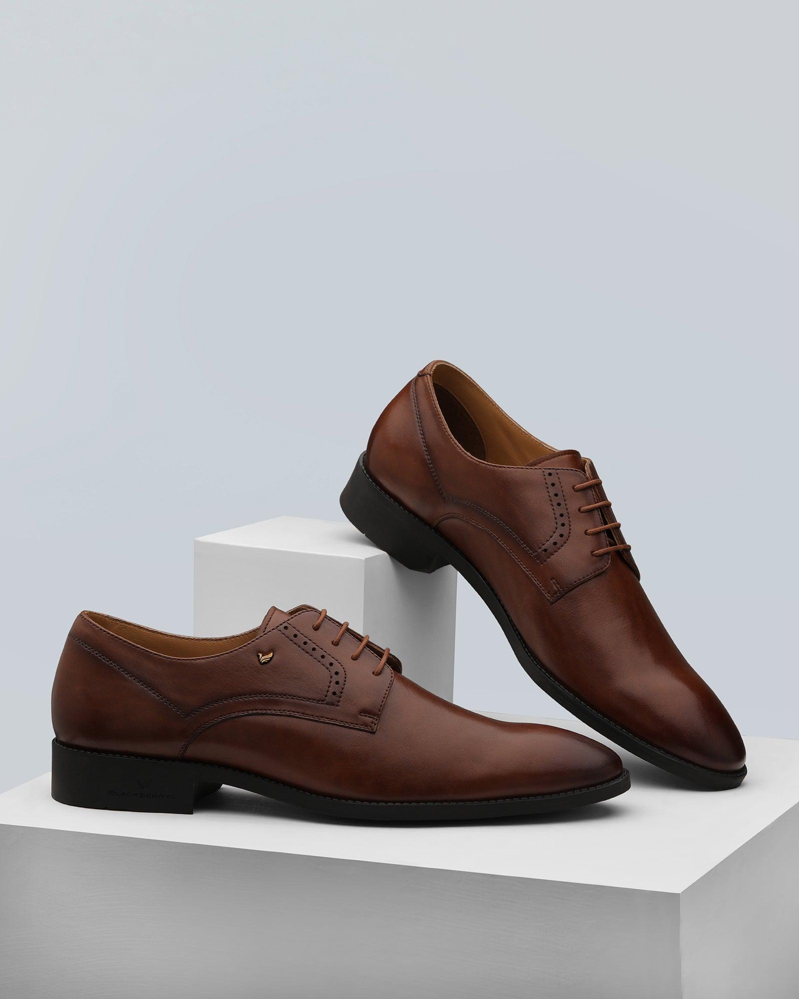 leather derby shoes in tan (okapi)