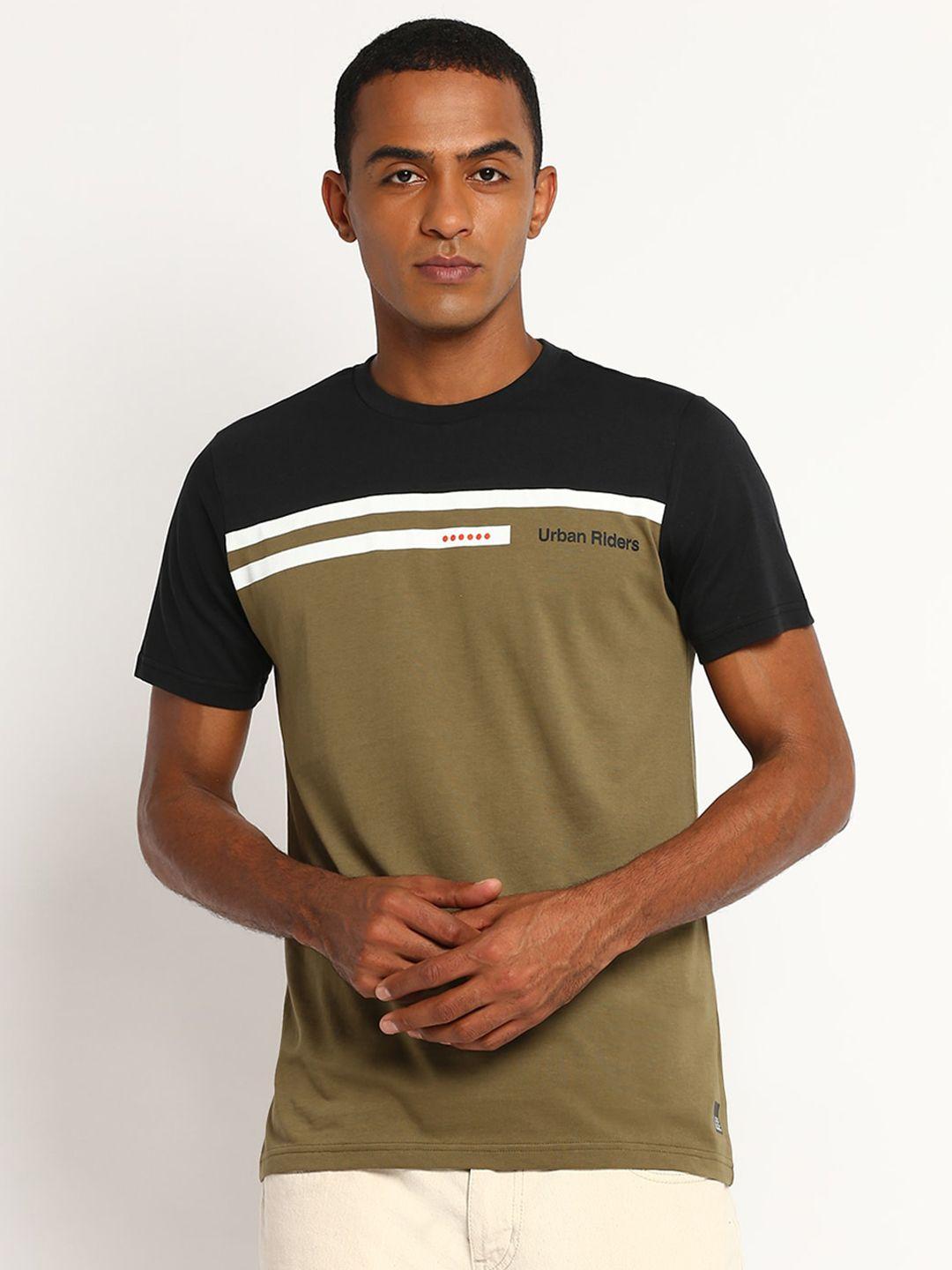 lee men olive green & black colourblocked slim fit t-shirt