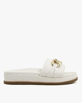 leon slip-on sandals with chain accent