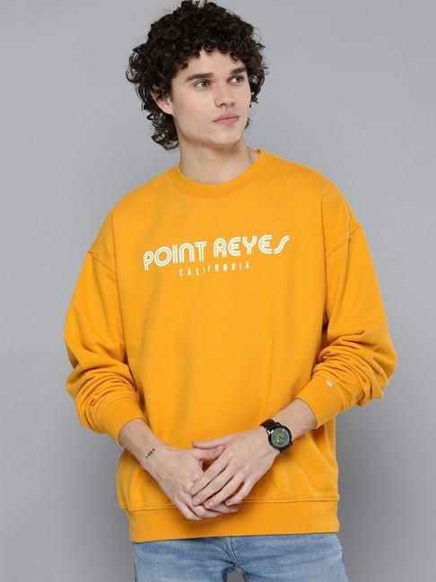 levi's mustard cotton regular fit printed sweatshirt