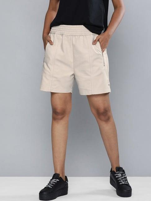 levi's beige mid rise shorts