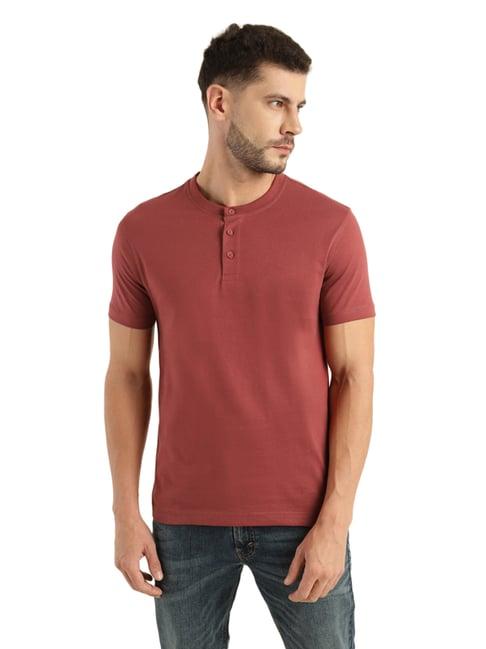 levi's rosewood red cotton regular fit t-shirt