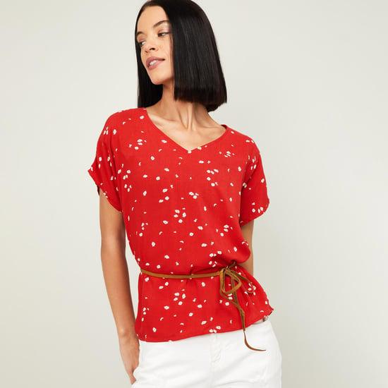 levi's women regular fit  printed v-neck top