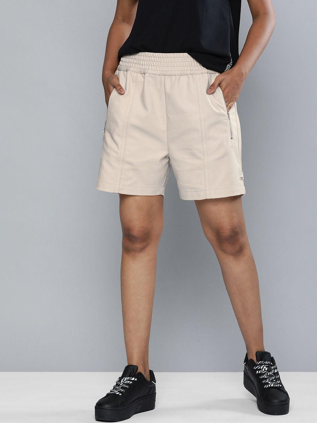 levi's x deepika padukone women cream-coloured solid mid-rise regular shorts